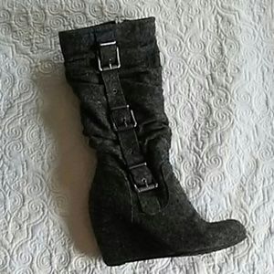 Grey wool boots